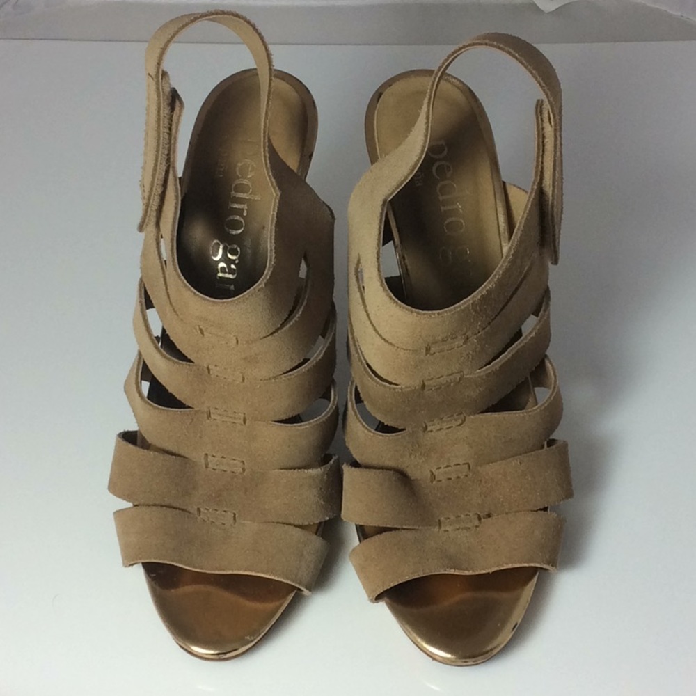 Size 8.5 Pedro Garcia tan suede sandals